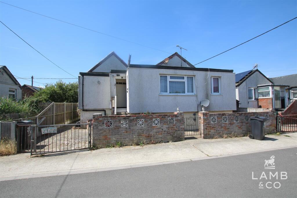 4-bed bungalow on Talbot Avenue, Jaywick, Clacton-On-Sea, £110,000