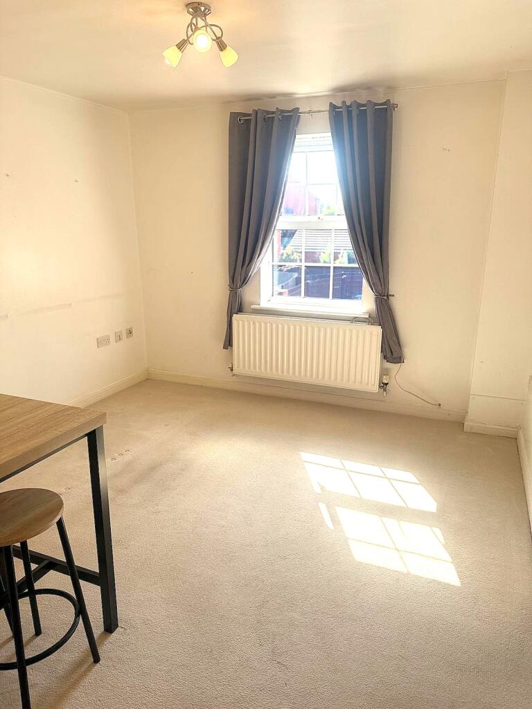 Apartment in Newport, Coedkernew - View 5