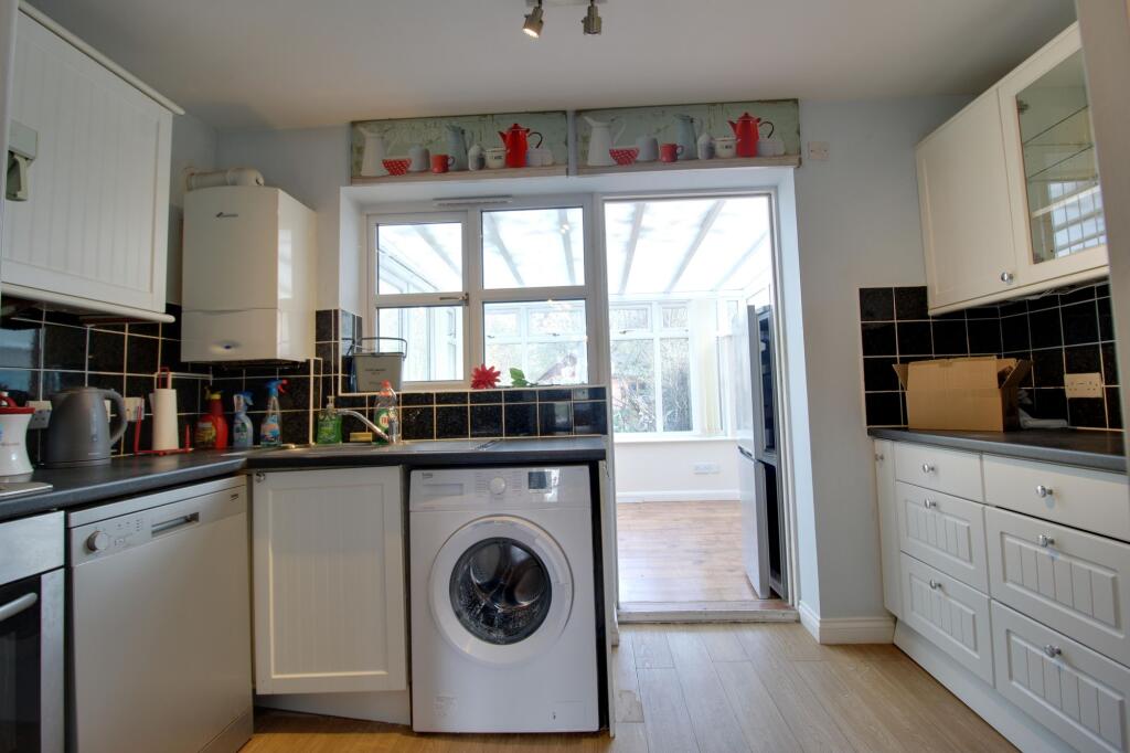 Chatsworth Road, Abbey Meads, SN25 photo 4