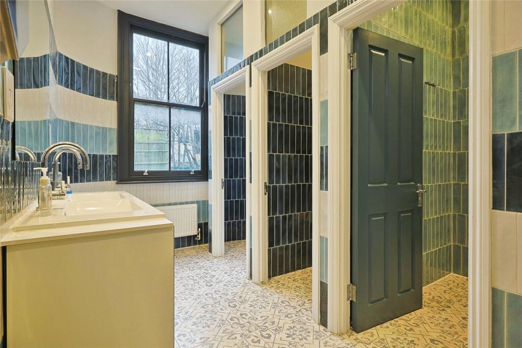 Apartment in London, Silchester Estate, North Kensington - View 5