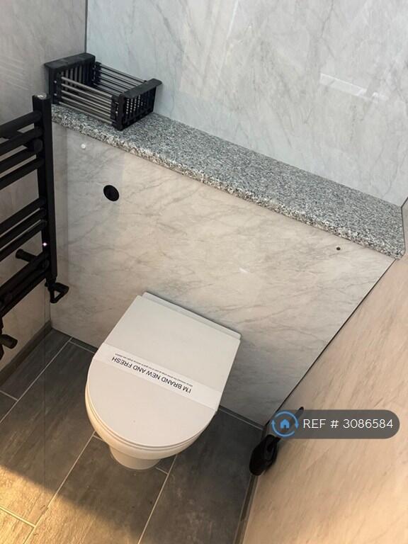 Apartment in Croydon - More