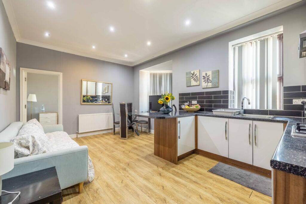 Apartment in Slough - View 4