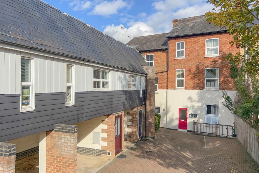 Main image of property: Shillingford Mews, Grove Road, Leighton Buzzard, LU7