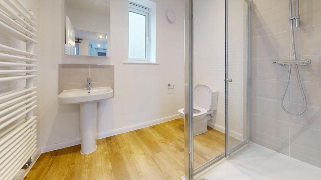 House in Houghton Regis, Central Bedfordshire - View 4