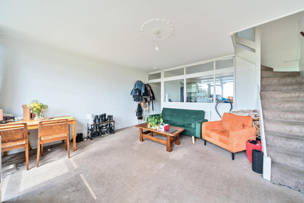 Apartment in London, Sceaux Gardens, Peckham - More