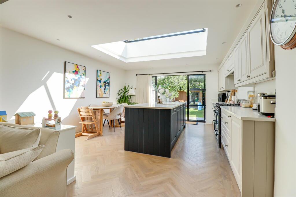 House in Southend-on-Sea - View 5