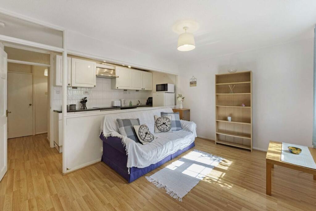 Main image of property: College Gardens, Tooting