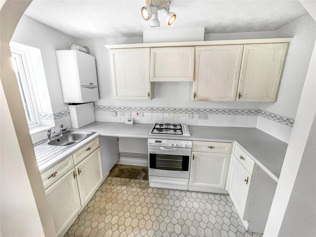 Chatsworth Road, Abbey Meads, Swindon, SN25 photo 4