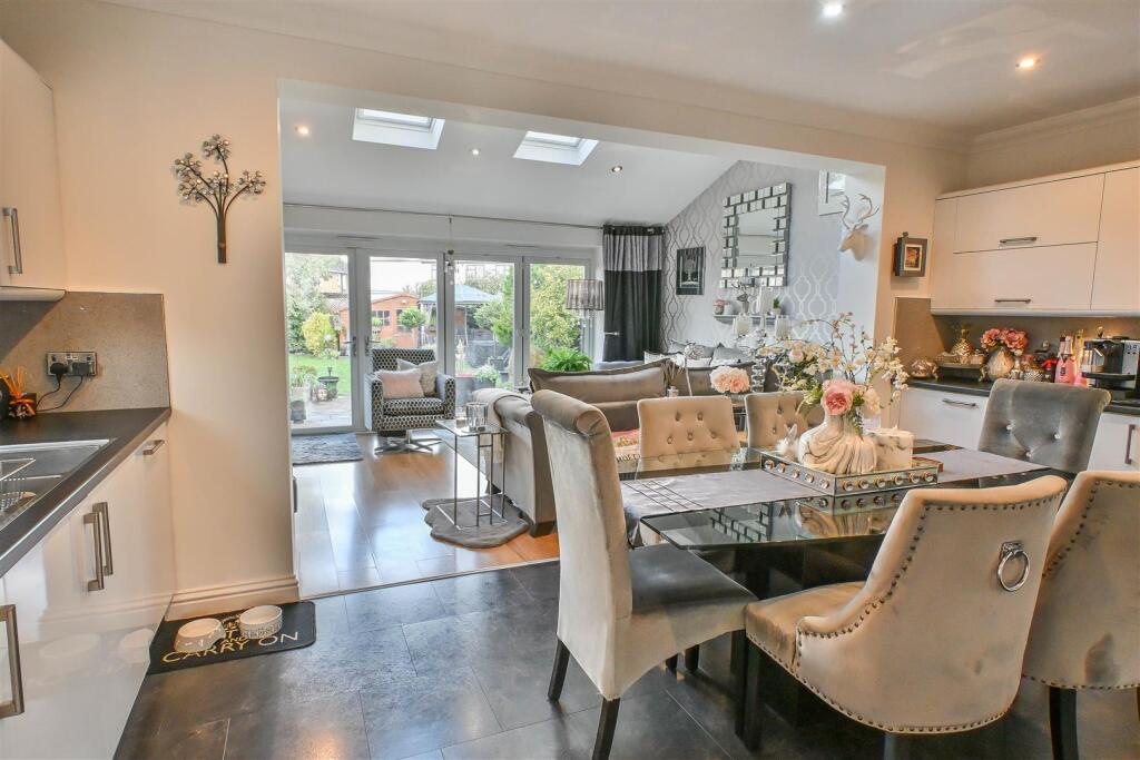 Rayleigh Road, Hutton, Brentwood photo 4