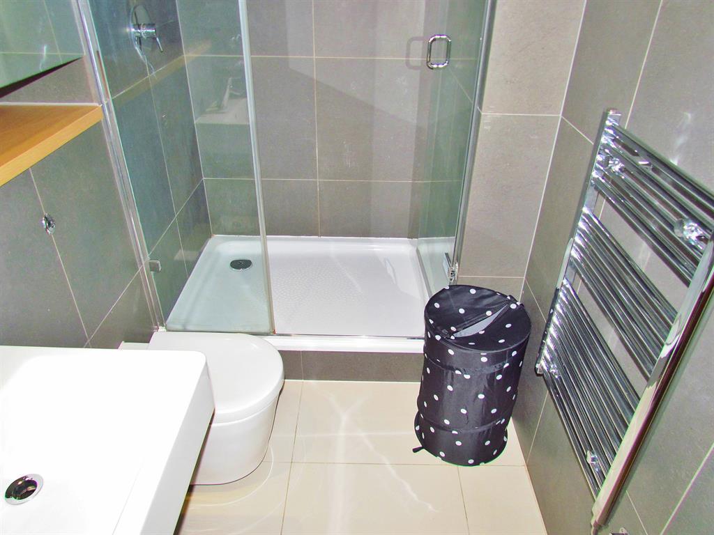 Apartment in Southall - More