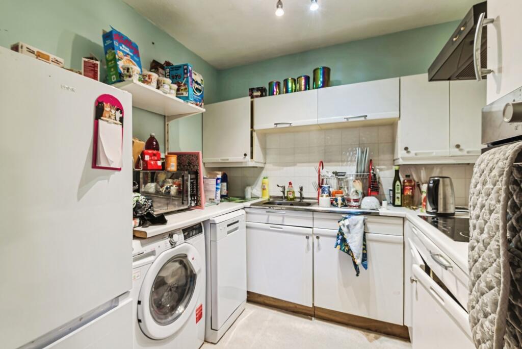 Apartment in Worthing, West Sussex - More