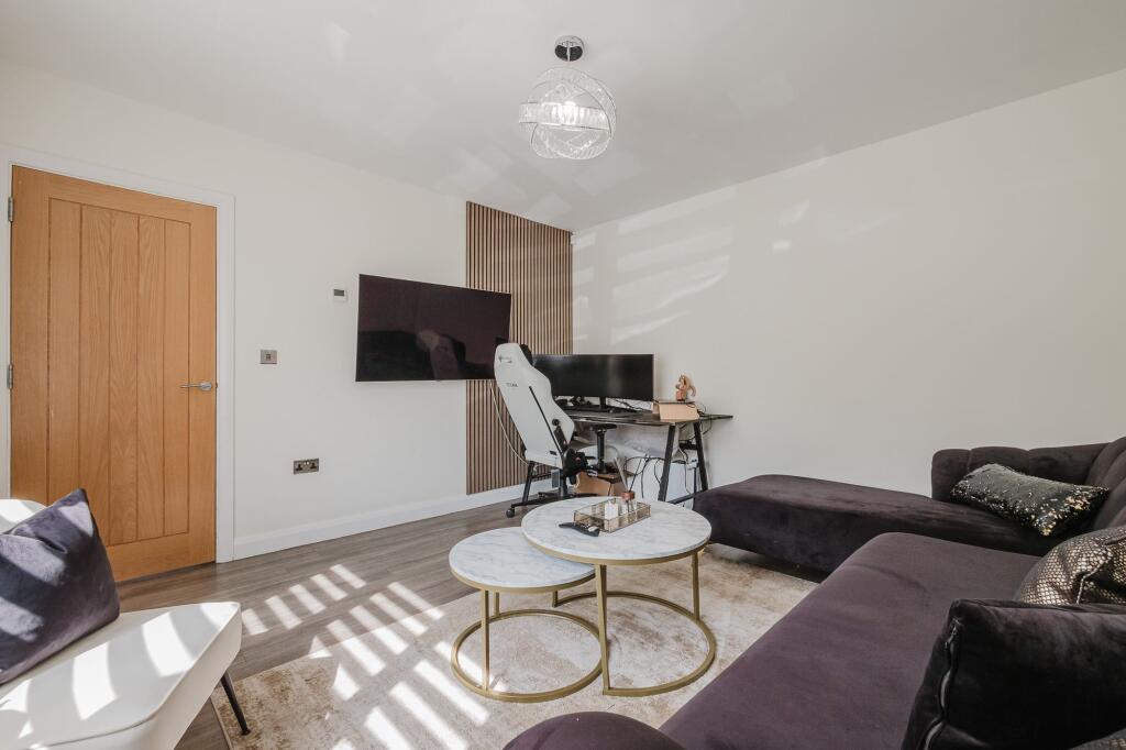 Lesley Road, Stretford, M32 photo 4