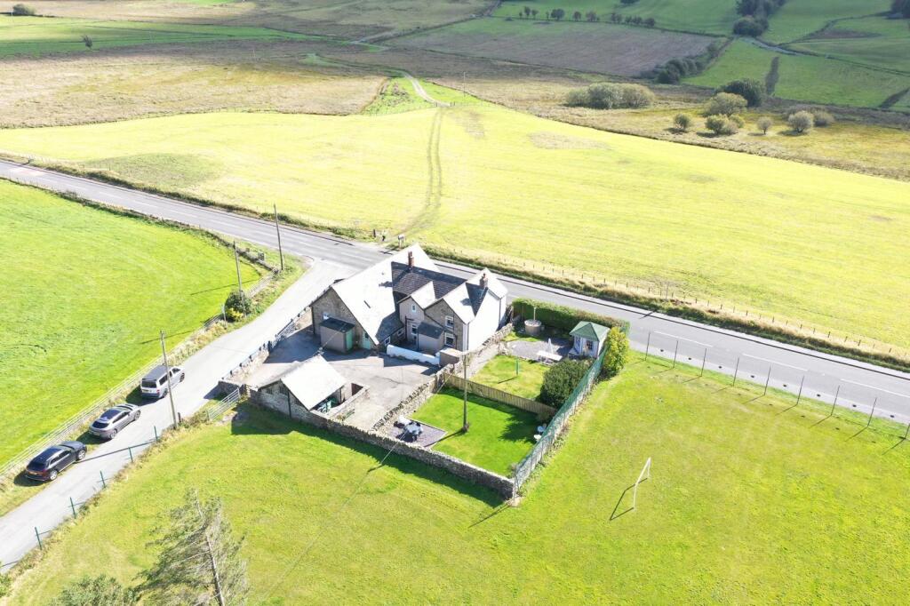 6-bed detached on Glasfryn, Corwen, £560,000