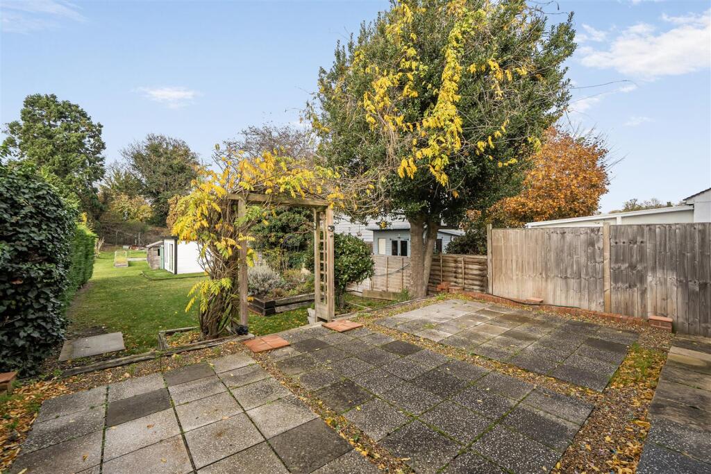 Ruden Way, Epsom photo 3