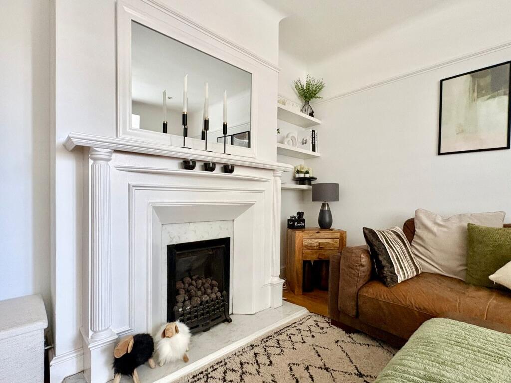 House in Bexhill-on-Sea, White Hill - More