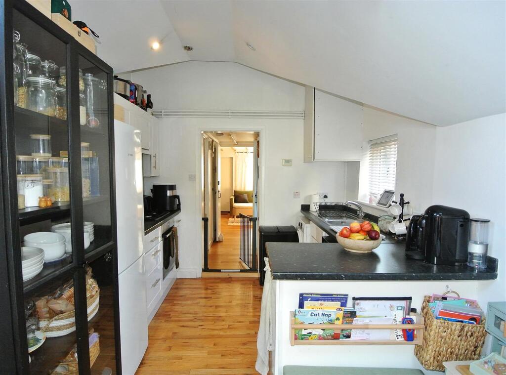 House in Twickenham - View 5