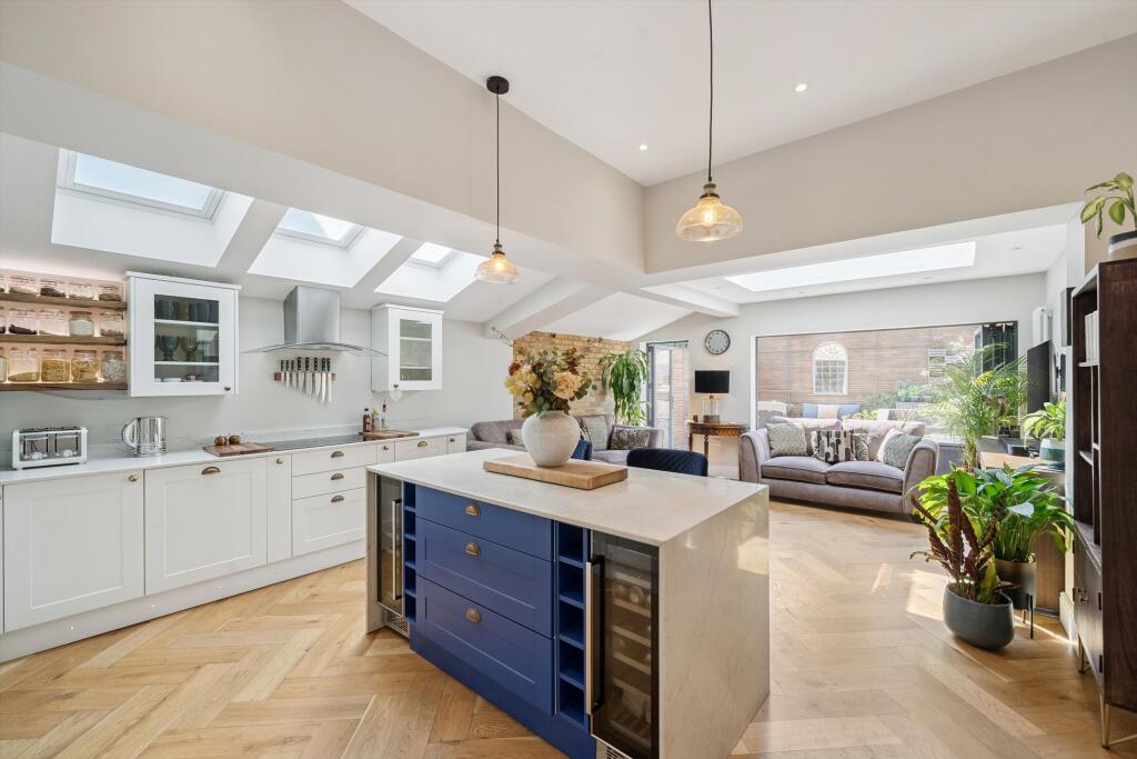 Main image of property: Ravenslea Road, London SW12