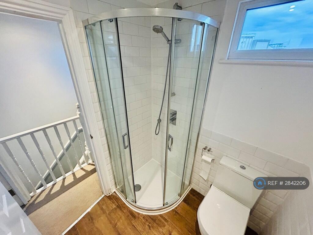 1 bedroom house share for rent