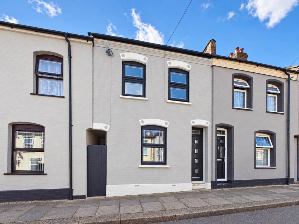 House in Luton - View 2