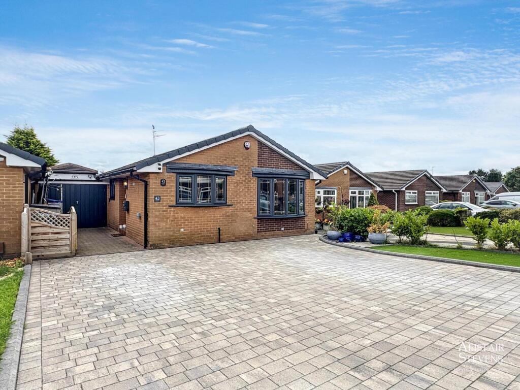 Main image of property: Lindale Avenue, Chadderton
