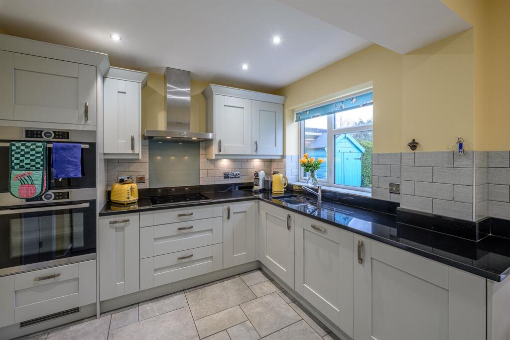 Standhills Road, Kingswinford, DY6 8JR photo 2