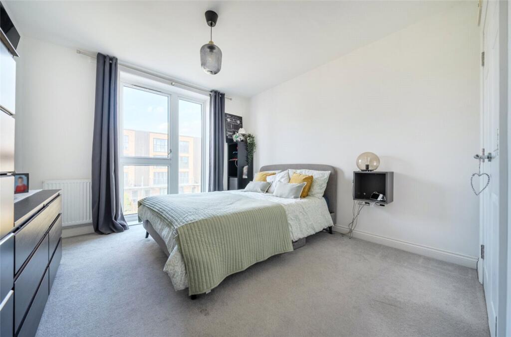 Apartment in Dartford, Castle Hill, Ebbsfleet Valley - View 4