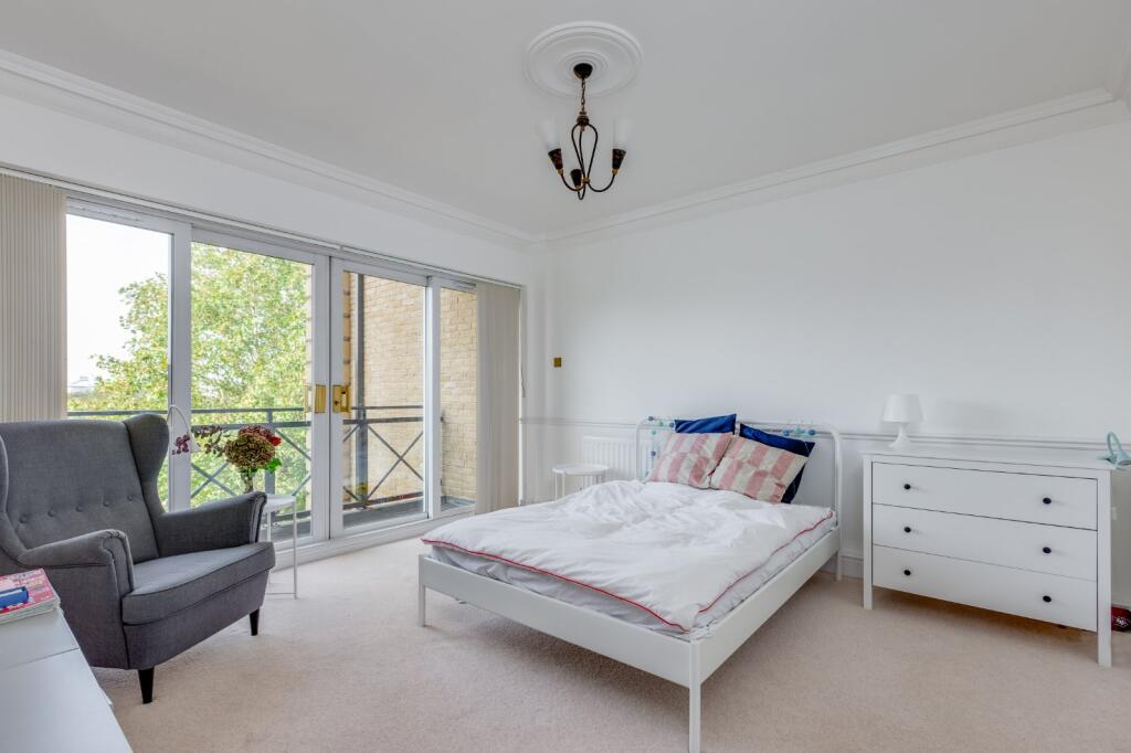 Apartment in London - More