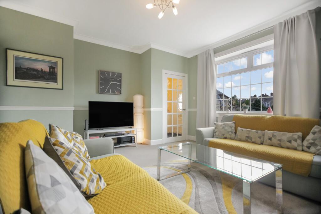 18 Corbiehill Grove, Corbiehill, Edinburgh photo 4
