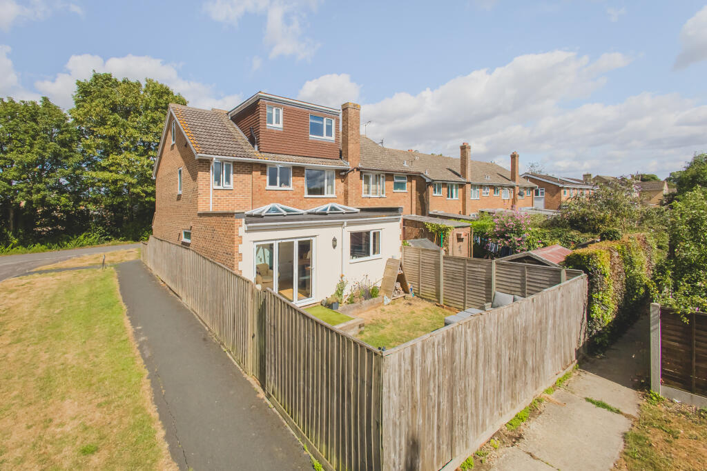 Sams Lane, Blunsdon, Swindon, SN26 photo 4