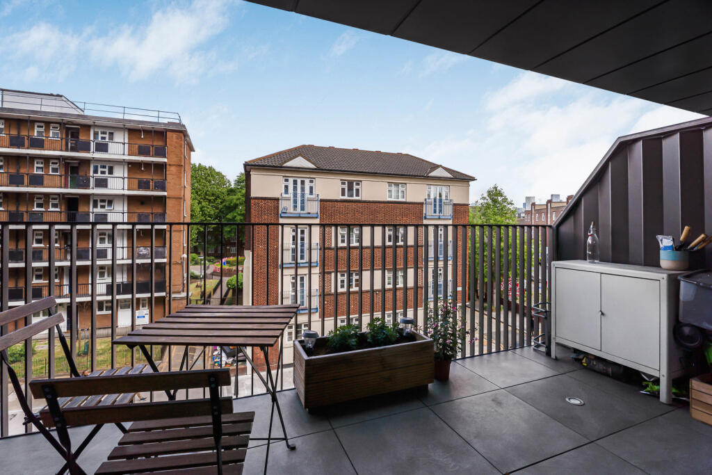 Sidney Street, London, E1 - More