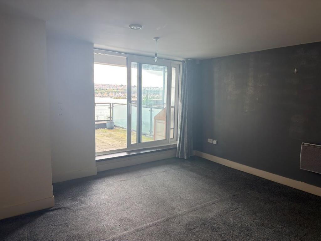 Apartment in Cardiff, Grangetown - View 4