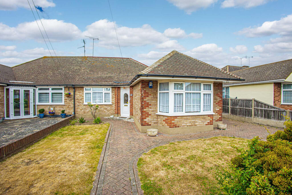 3-bed bungalow on Chelsworth Crescent, Southend-on-Sea, SS1, £450,000