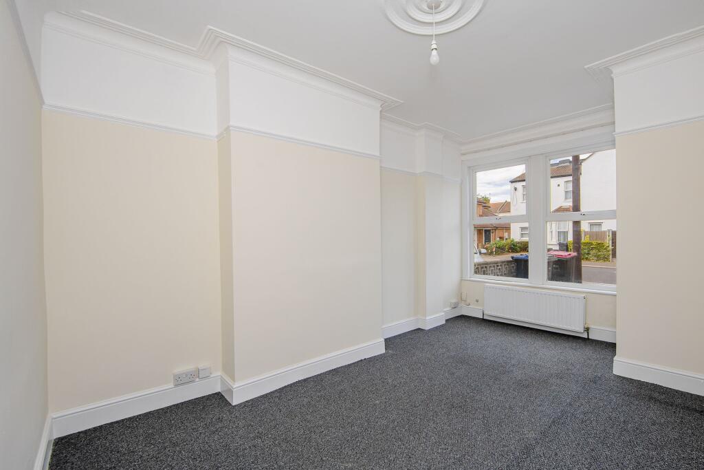 House in Southend-on-Sea, Shoeburyness - More