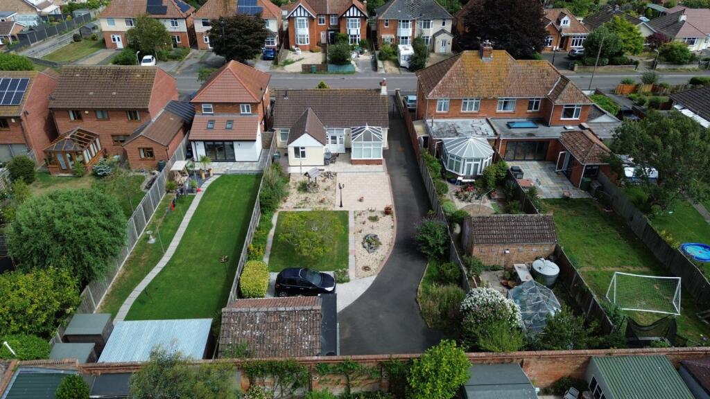 Brambles Road, Burnham-on-Sea, Somerset, TA8 photo 3