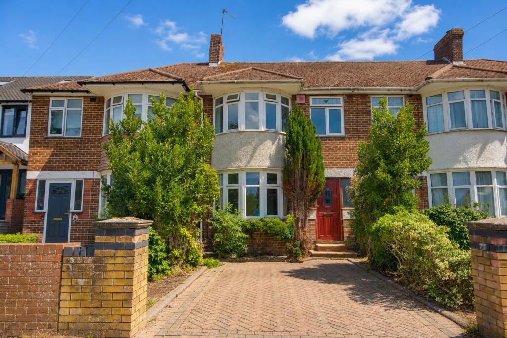 Bitterne! No Forward Chain! Large Garage! Partial Water Views!