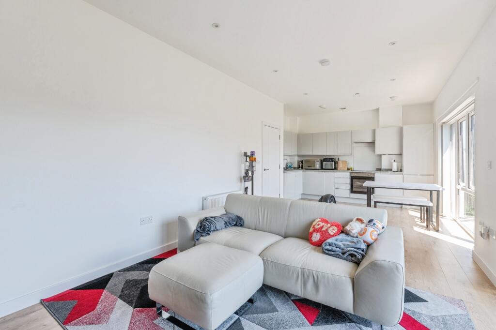 Apartment in Basildon, Billericay - View 4