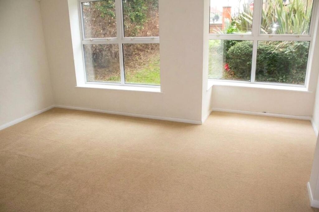 Apartment in Reading - View 3
