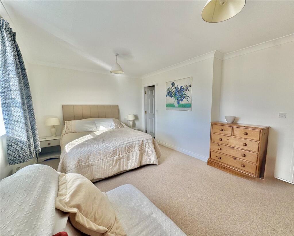 Apartment in Southampton - View 5