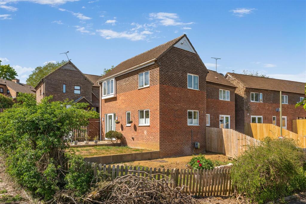 Main image of property: The Camellias, Banbury