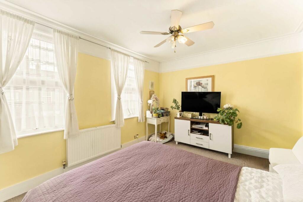 House in London - View 5