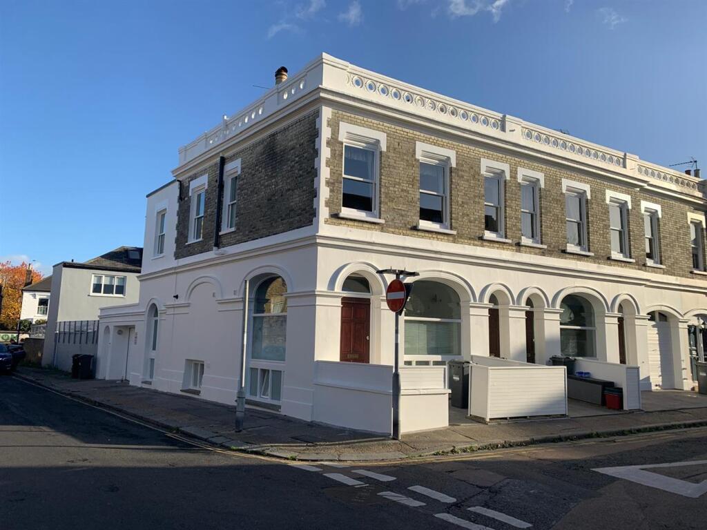 Main image of property: Sutton Lane North, Chiswick, London, W4