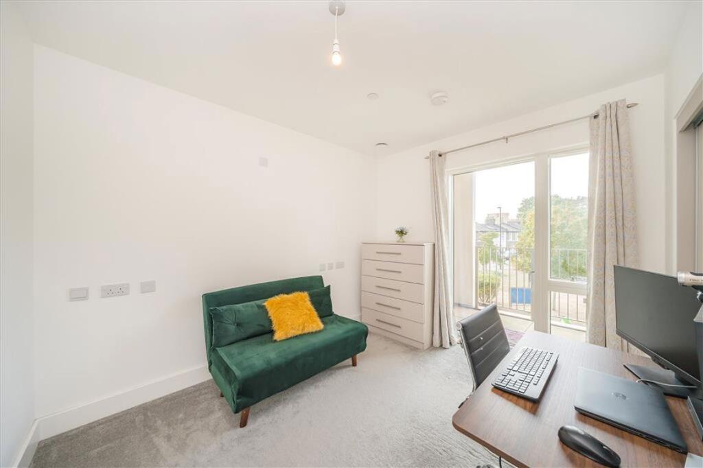 House in London, Hughesfield Estate, New Cross - View 5
