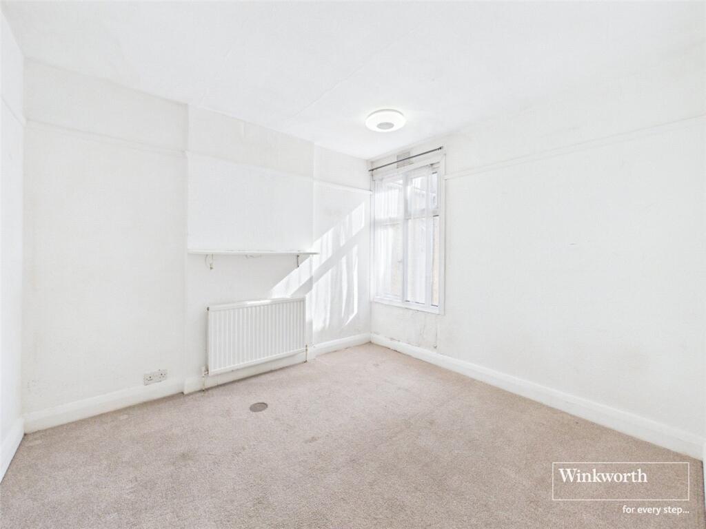Kenton Road, Harrow, HA3 - More
