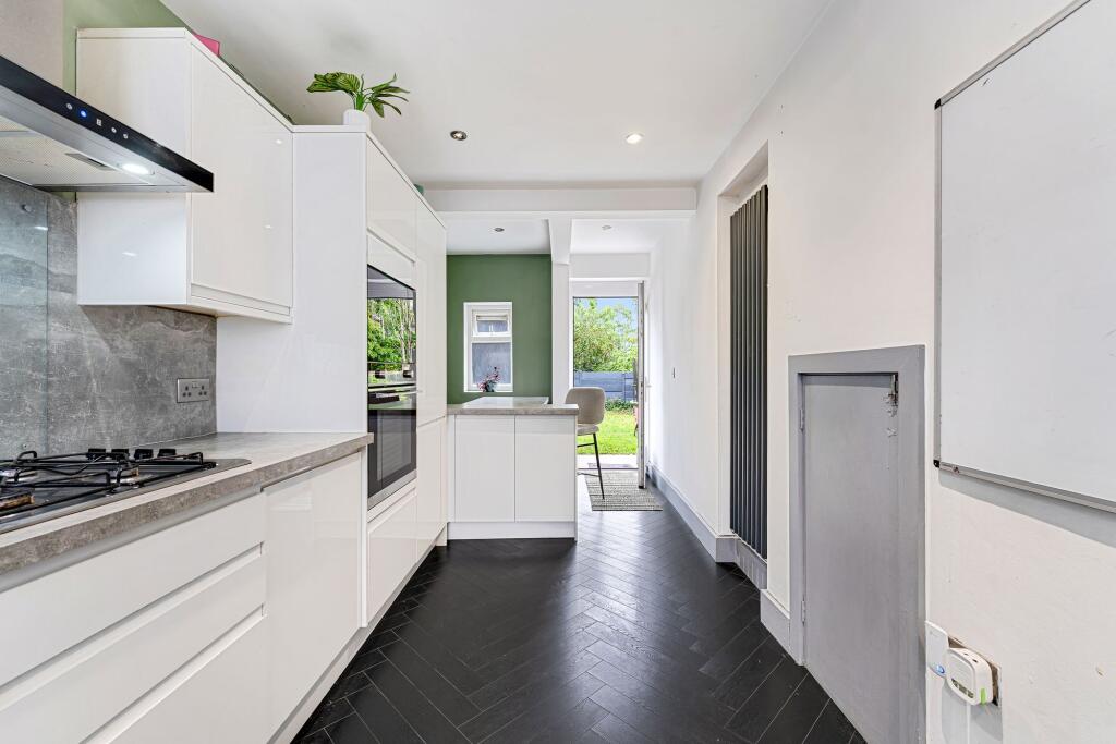 House in Runcorn, Halton Brook, Grange - More
