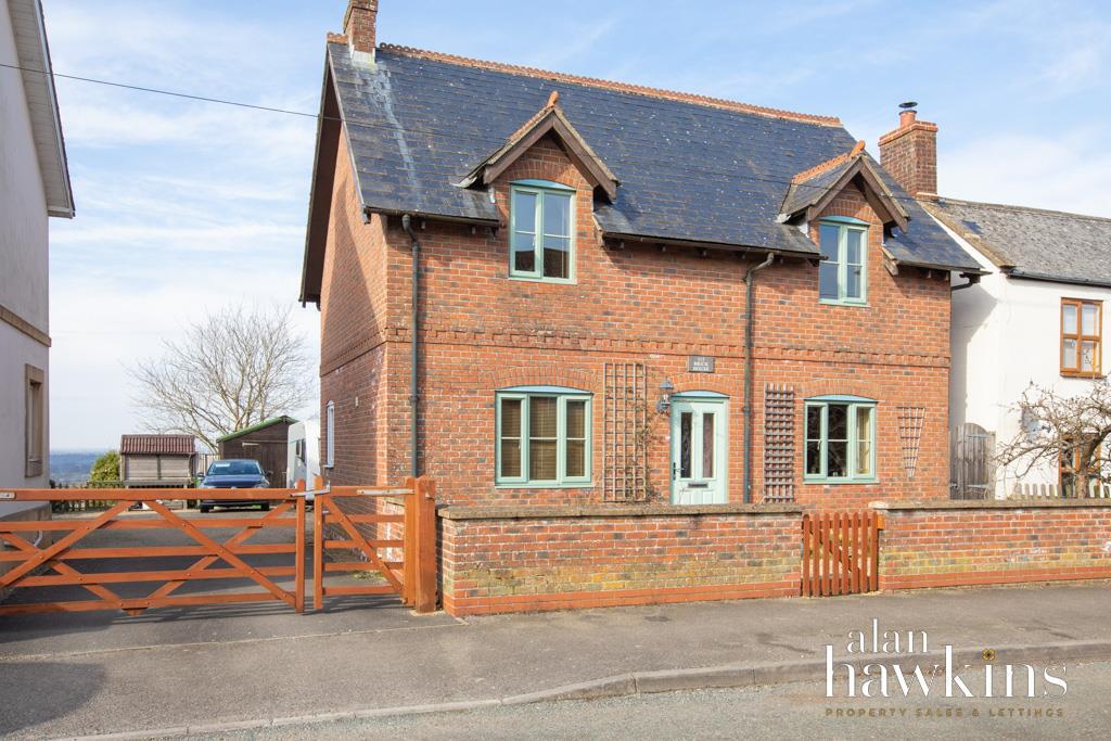 4-bed detached on Bradenstoke SN15 4, £599,995