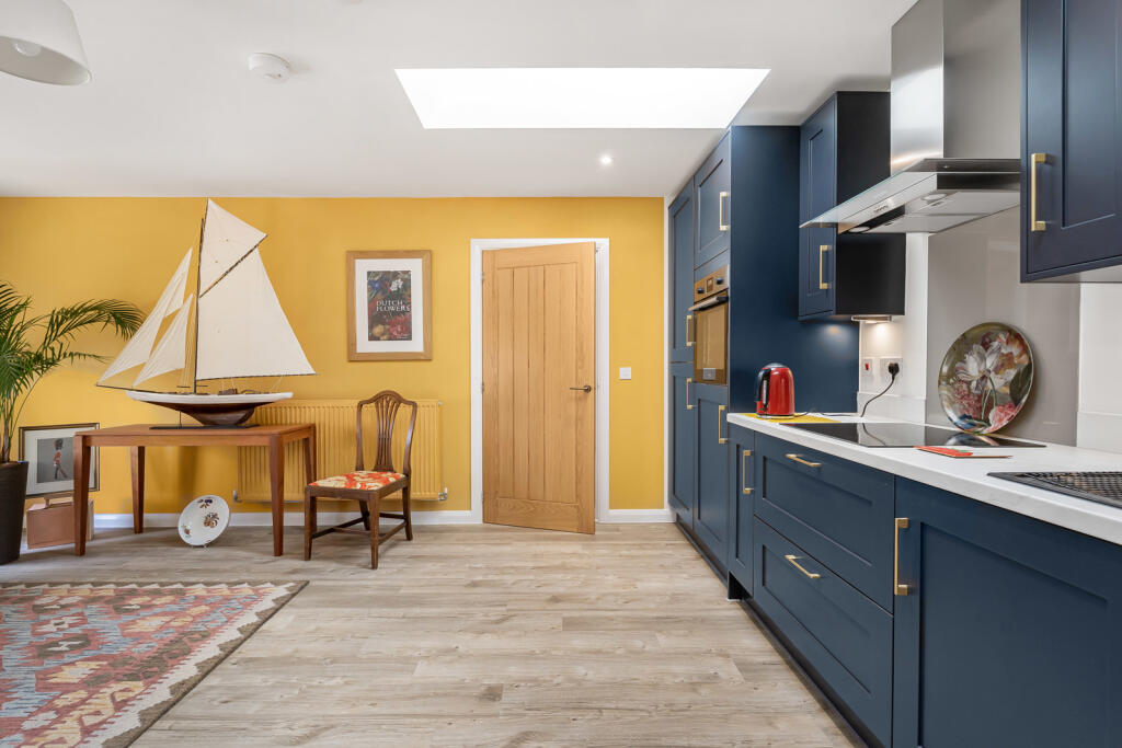 House in Gloucester - View 4