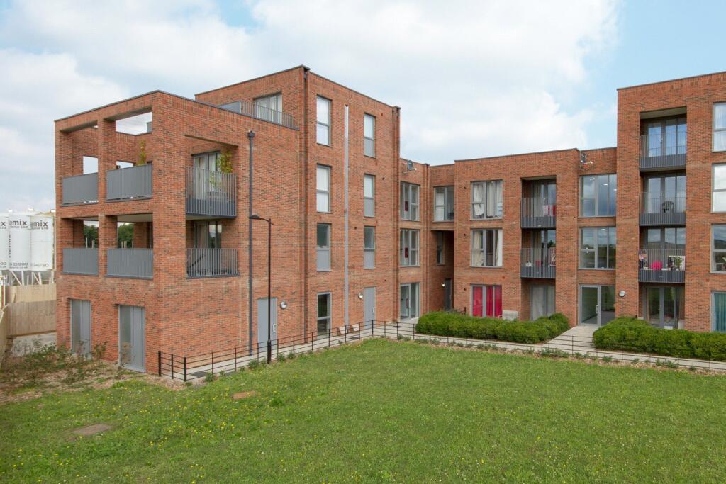Main image of property: Kinsman Way, Trumpington, Cambridge, Cambridgeshire