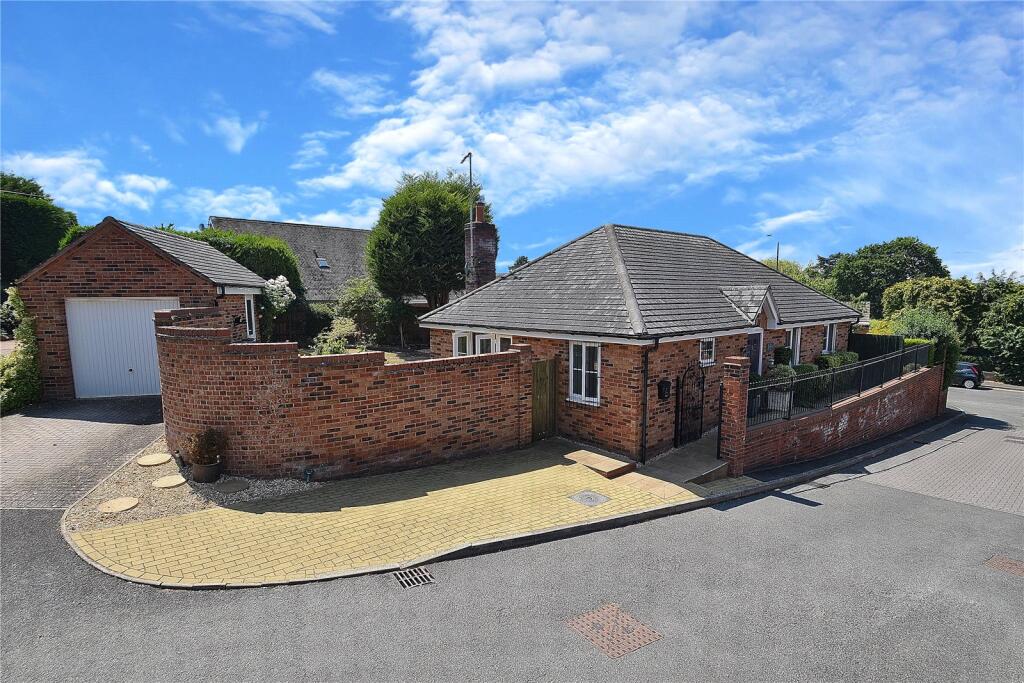 3-bed house on Holloway Close, Droitwich Spa, Worcestershire, WR9, £450,000