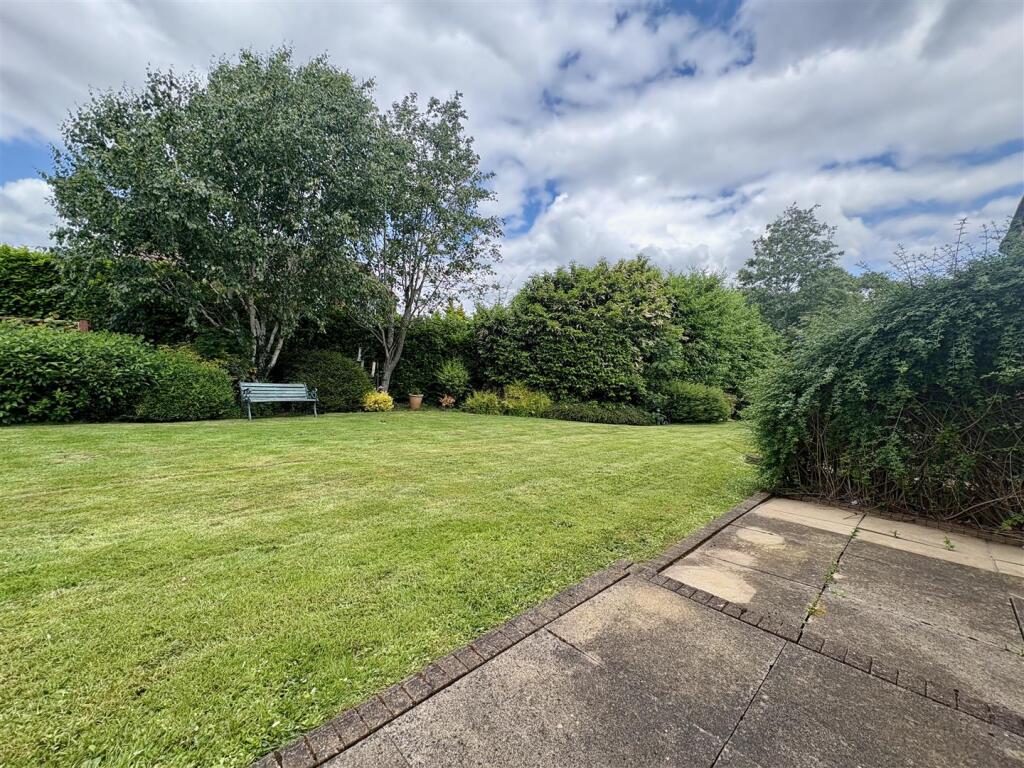 Crompton Court, Bilbrook photo 3