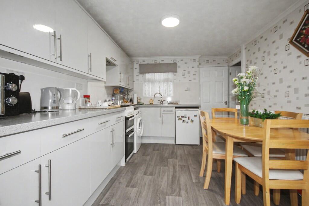 Landseer Court, Haverhill, Suffolk, CB9 photo 2